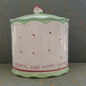 Susan Branch cookie jar with lid